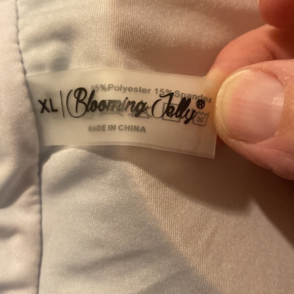 Blooming Jelly Bikini Top size XL. (BZ) - Picture 5 of 5